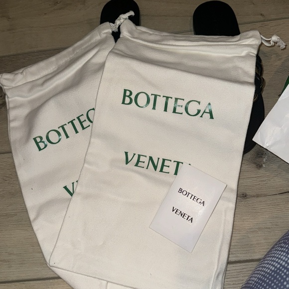 Bottega Veneta Dot Lagoon Chain Flat Sandals - Picture 4 of 4